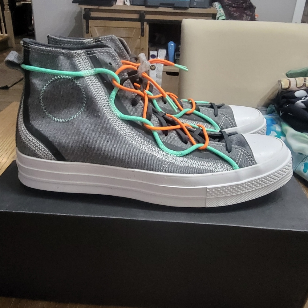 Converse Allstars Chuck Taylor's Hi.New in box.Multiple laces/lace lock, 11m.13w - Picture 3 of 12